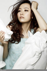 张靓颖登杂志封面 婉约气质秀身材曲线