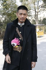 高清图：邵兵上海拍《追捕》 透露自己当导演拍电影