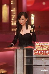 组图：邓萃雯连庄TVB视后 感谢耶稣感慨珍惜眼前