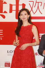 组图：林志玲蕾丝裙性感代言 谈演技避而不答