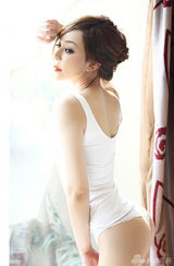 组图：新晋嫩模姚舒颜最新写真 熟女造型魅力十足