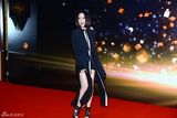 组图：2013微博之夜红毯 姚贝娜黑衣干练