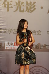 组图：赵薇金鸡获最佳导演处女作激吻经纬