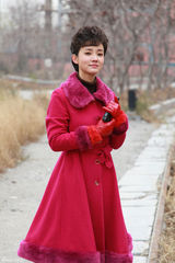 组图：《石光荣》杨梅成孙海英之女塑军中霸王花