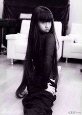 组图：小彩旗自制点心纹身特别 童年萌照可爱