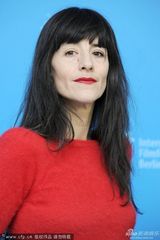 组图：《她们看见一头熊》亮相 罗曼妮红唇抢镜