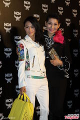 组图：张柏芝陈冠希同现上海 疑为避嫌拒采访