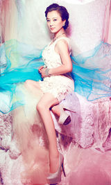 组图：李玲玉甜美写真 傲人身材续写不老传奇