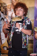 组图：周杰伦《天台》邀曾志伟纳豆柯有伦宣传