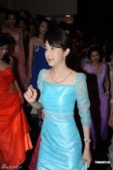 组图：新老港姐助阵慈善 赵雅芝朱玲玲携夫婿亮相