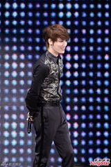 组图：金在中巡演台湾收官 宽肩窄腰细长腿