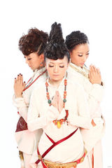 组图：阿佳组合写真曝光 大展藏族美女风情