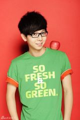 组图：胡夏为杂志拍摄表情写真曝光