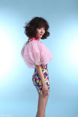 组图：女星叶倩云玩转色彩 演绎魅惑糖果风