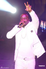 组图：Akon台北热力开唱 短唱十首捞金千万