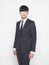 高清组图：金秀贤代言写真 都教授范儿十足