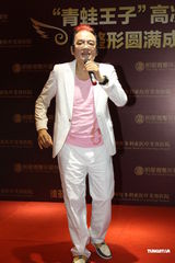 组图：高凌风整形后首现身 谈及前妻数度哽咽