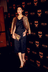 组图：陈燃复古摩登造型演绎狂野与优雅