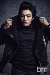 高清：韩星吕珍九时尚大片 游走于少年男人之间