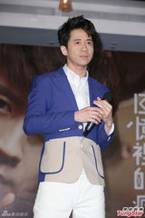 组图：光良献唱张信哲经典歌曲错词引尴尬