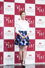 独家高清：金喜爱刘亚仁《密会》发布深情对视