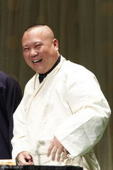 组图：德云社办孔云龙专场 郭德纲受访谈收徒标准