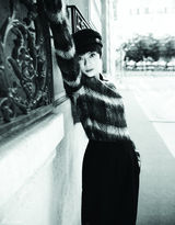 组图：孙俪初秋浪漫大片 俏皮风游走巴黎