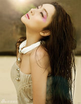 组图：徐孝琳巴厘岛拍时尚写真 古铜肤色性感魅惑