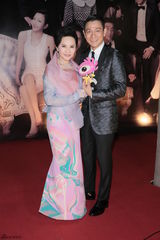 组图：金像奖红毯星光灿烂 众星持小新齐卖萌