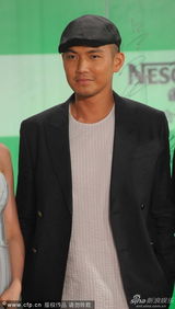 组图：上视节赵寅成钟汉良红毯惹粉丝尖叫