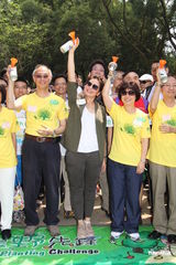 组图：钟楚红找男友要支持环保 送空气和水足够