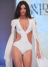 组图：超模米兰达-可儿悉尼走秀性感美艳