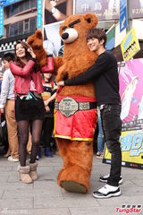 组图：王思平怀秋情人节发一元红包宣传新剧