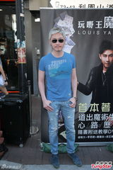 组图：庄思敏露半球抢镜 李思捷给春卷二百分