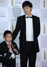 组图：韩MBC举办演技大奖 李民浩金贤重等帅气助阵