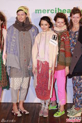 组图：文咏珊现身品牌活动 打扮密实笑容加分