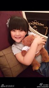 组图：元宵情人双节 范冰冰嘟嘴森蝶送妈妈礼物