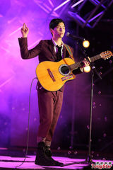 组图：严爵挑战高音想交女友 潘玮柏High翻全场