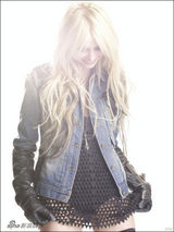 幻灯图集：“绯闻女孩”泰勒-摩森杂志写真