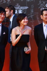 组图：日星堺雅人广末凉子亮相上海电影节红毯