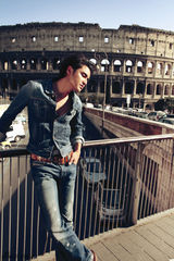 组图：明道写真畅游意大利淡然恬静