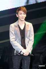 组图：SHINee台湾办歌迷见面会 与粉丝亲密互动