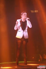 组图：雷颂德个唱献歌儿子 郑秀文助阵掀高潮