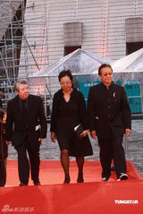幻灯：香港金像奖红毯 张同祖许鞍华及文隽现身