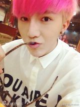 组图：好声音视觉美男梁君诺私照 网曝整容传言