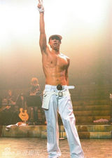 组图：周杰伦王力宏等男星大秀性感人鱼线