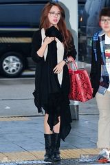 组图：宋承宪韩孝珠亮相机场 将出席MAMA颁奖礼