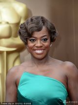 组图：第86届奥斯卡红毯 女星戴维斯绿裙现身