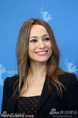 《六楼的女人》发布会 娜塔丽娅-沃拜克秀知性美