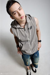 组图：MIC男团拍摄极限大片 潮范儿装扮势不可挡